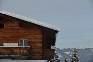 paesaggio montano invernale foto