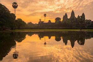 il silhouette di Angkor wat prima Alba nel siem raccogliere Provincia di Cambogia. foto