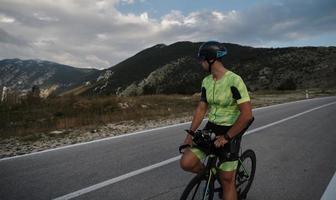 bici da corsa per atleta di triathlon foto