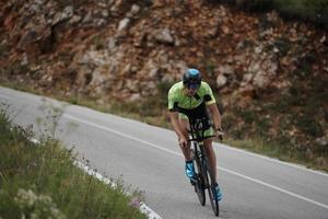 bici da corsa per atleta di triathlon foto