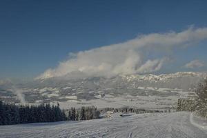 paesaggio montano invernale foto