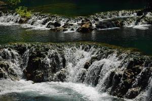 vista di una cascata foto