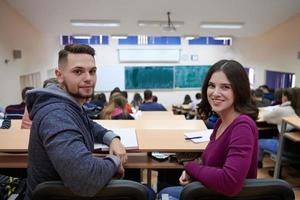 studenti gruppo nel anfiteatro foto