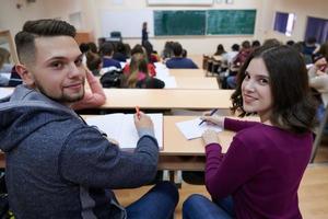 studenti gruppo nel anfiteatro foto