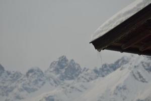 paesaggio montano invernale foto