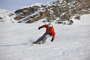 sciare ora nella stagione invernale foto