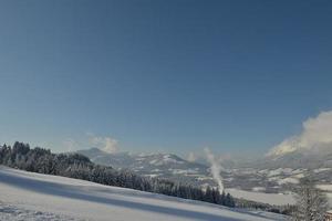 paesaggio montano invernale foto