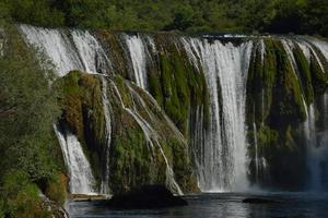 vista di una cascata foto