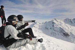 persone gruppo su neve a inverno stagione foto