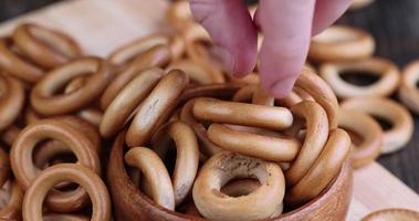 delizioso tradizionale russo cibo il giro bagel per tè foto