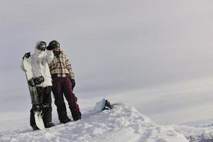 di snowboarder coppia su montagne superiore foto