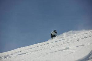 sciatori su montagna foto