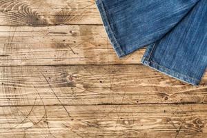 jeans Abiti e Accessori su Marrone legna sfondo foto