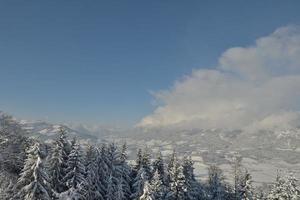 paesaggio montano invernale foto