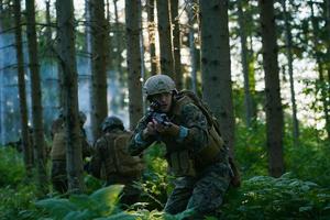 moderno guerra soldati squadra nel battaglia foto