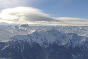 tramonto di neve in montagna foto