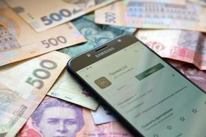 ternopil, Ucraina - aprile 24, 2022 banca privata bancario App su smartphone schermo. banca privata è importante commerciale banca nel Ucraina foto