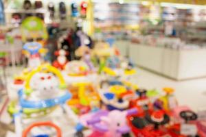 giocattolo per bambini per i grandi magazzini per bambini nel centro commerciale sfocatura dello sfondo foto