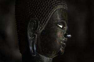 volto di buddha in stile lao tradizionale