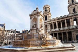 fontana santo sulpice, Parigi foto