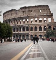 strada per Colosseo foto