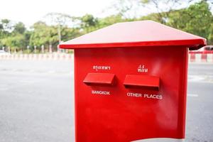 Tailandia inviare scatola accanto il strada. nel tailandese linguaggio si intende bangkok, altro posti. foto