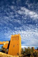 Africa Histoycal e il cielo nuvoloso blu foto