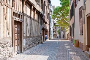 strada con graticcio case nel nel Troy, Francia foto