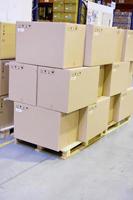 scatola di cartone scatole nel Conservazione magazzino foto