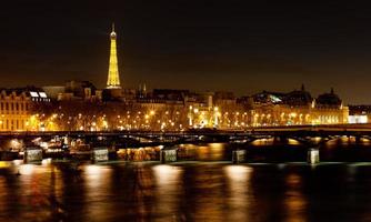 pont des arti nel Parigi a notte foto