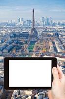 turista fotografia Parigi orizzonte con eiffel Torre foto