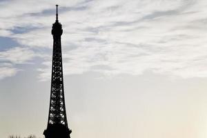 eiffel Torre nel Parigi su tramonto foto