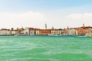 orizzonte su Venezia città a partire dal laguna, foto