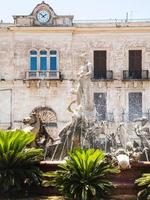 Fontana di Diana su piazza archimede nel siracusa foto