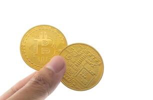bitcoin Tenere nel mano isolato su bianca sfondo con ritaglio sentiero. foto