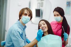 la ragazza alla reception dal dentista foto