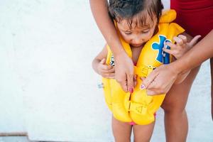 un' madre porzione figlia con sua vita giacca foto