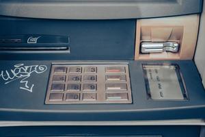 automatizzato cassiere macchina vicino su. ATM macchina tastiera. foto