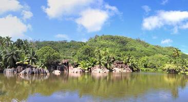 bellissimo impressioni di il tropicale paesaggio su il Seychelles isole Paradiso. foto