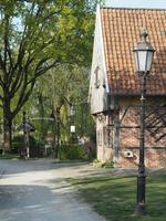 primavera tempo nel il Tedesco villaggio weseke foto