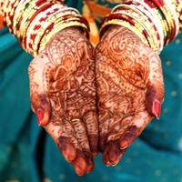belle mani della sposa indiana
