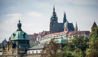 praga, repubblica ceca, 2014. vista dal ponte cechuv a praga foto