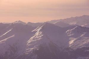 tramonto sulla montagna foto