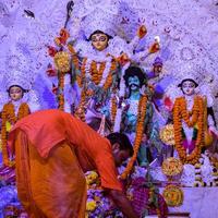 Calcutta, India, settembre 29.2021 - dea Durga con tradizionale Guarda nel vicino su Visualizza a un' Sud Kolkata Durga puja, Durga puja idolo, un' maggiore indù Festival nel India foto