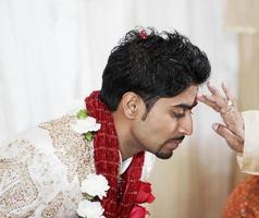 sposo indiano benedetto foto