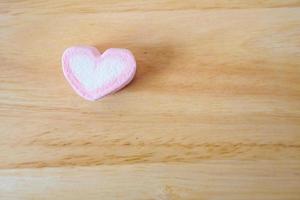 marshmallow a forma di cuore rosa per lo sfondo di San Valentino foto