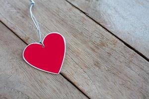 carta del cuore su legno vecchio, sfondo per San Valentino foto