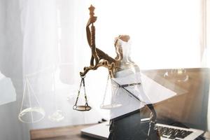 giustizia e legge concetto.maschio giudice consultazione e legale concetti, avvocati, foto
