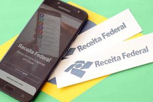 ternopil, Ucraina - Maggio 20, 2022 brasiliano Receita federale smartphone app. Receita federale è il brasiliano federale reddito servizio agenzia e un' segreteria di il ministero di economia foto