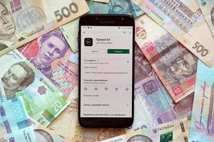 ternopil, Ucraina - aprile 24, 2022 banca privata bancario App su smartphone schermo. banca privata è importante commerciale banca nel Ucraina foto